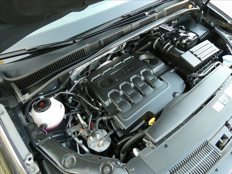 Volkswagen Sharan 2,0 TDi HIGHLINE, rezervace - fotka 42 z 50