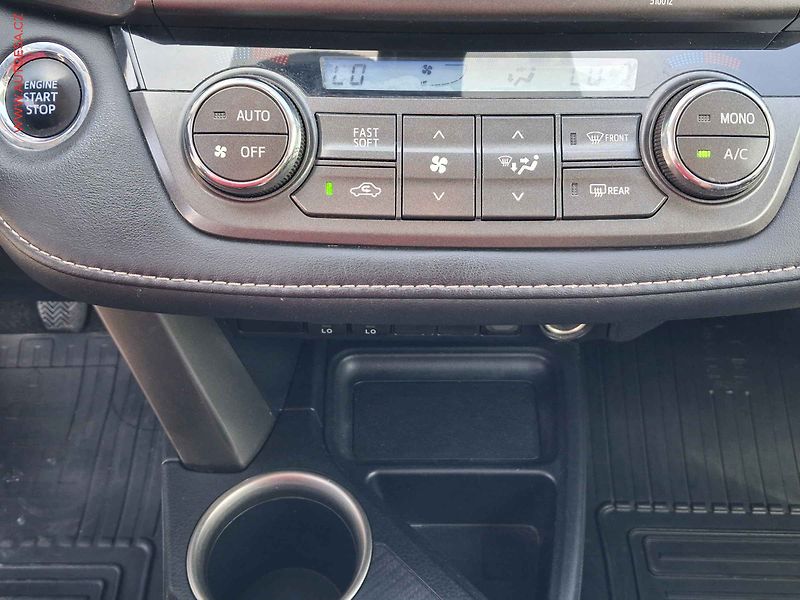 Toyota RAV4 (2014) 2.0 D-4D 4x4, AC, kůže - fotka 19 z 25