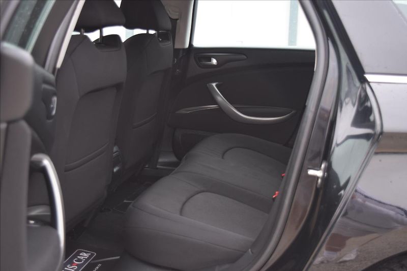 Citroën C5 2,0 HDi 103KW PO ROZVODECH - fotka 17 z 50