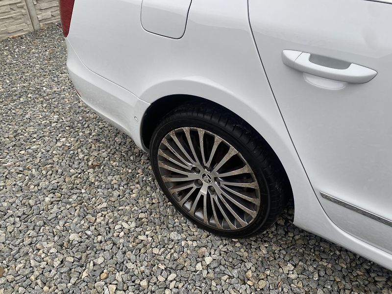 Škoda Superb 2.0TDi 4x4 170PS DSG L+K COMBI - fotka 51 z 158