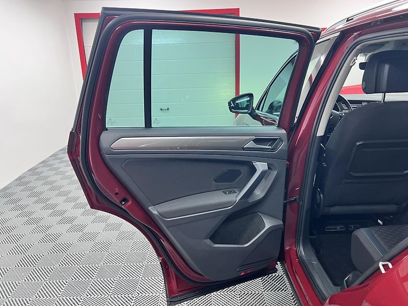 Volkswagen Tiguan IQ.DRIVE, 2.0 TSI 140 kW, 4x4 - fotka 15 z 44
