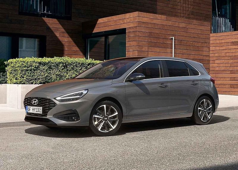 Toyota Corolla sedan s benzinovým motorem - sleva 188 000 Kč