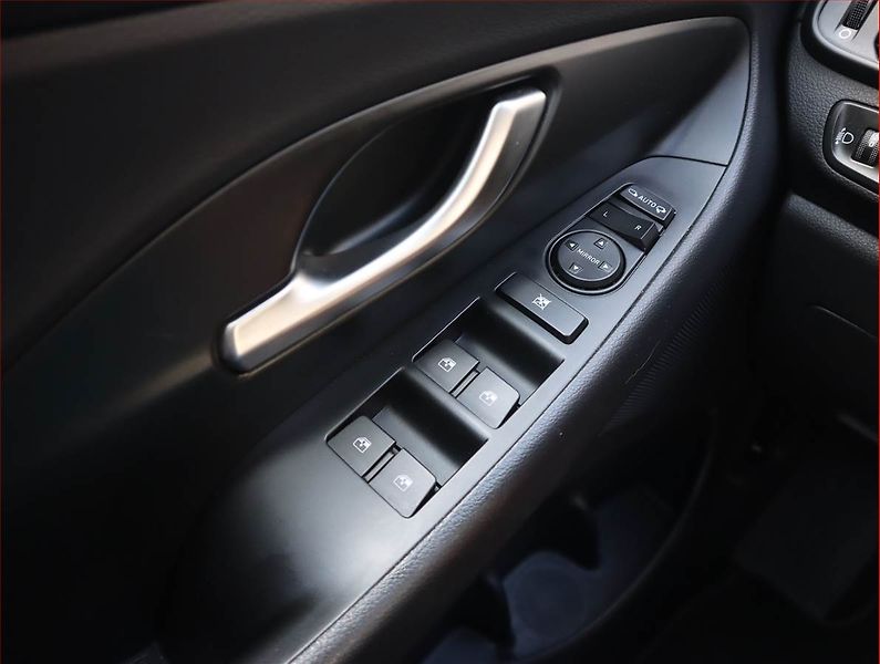 Hyundai i30 (2023) 1.5 T-GDI MHEV, Automat - fotka 18 z 19