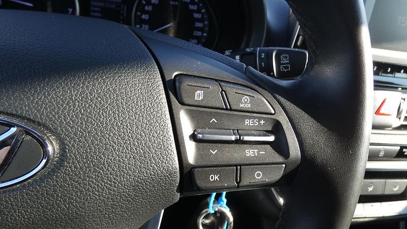 Hyundai i30 Kombi 1,0 T-GDI Trikolor - fotka 12 z 23