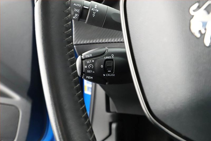 Peugeot 2008 (2021) 1.2 PureTech, Serv.kniha - fotka 16 z 17
