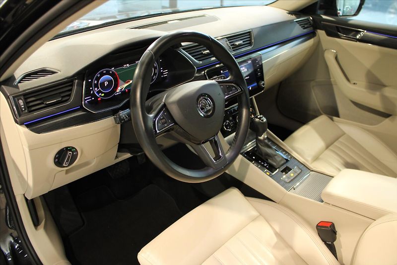 Škoda Superb TDi DSG 4x4 Style Combi - fotka 11 z 34