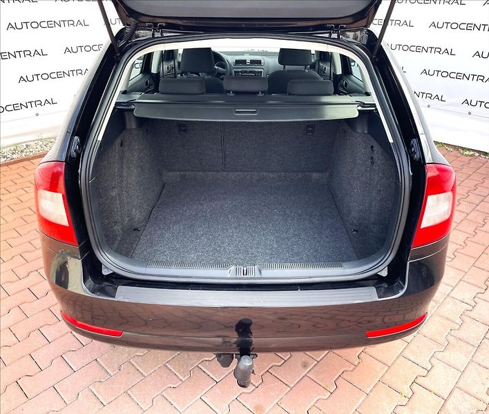 Škoda Octavia 1,4 TSi,90kW,serv.kn. - fotka 10 z 19