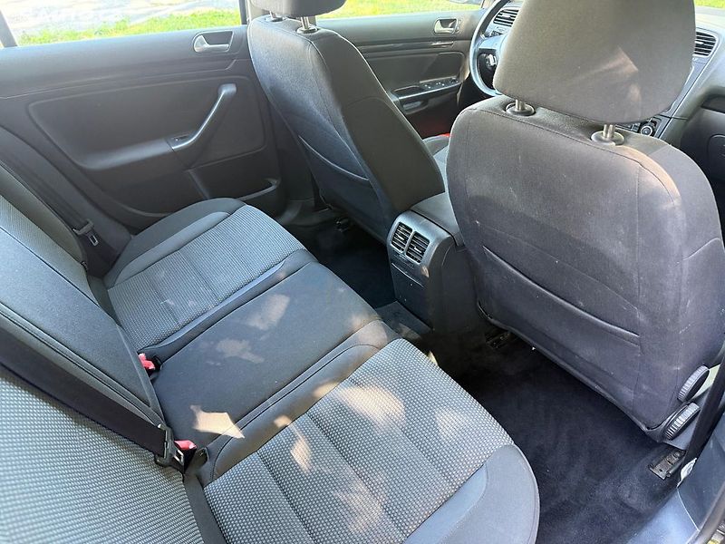 Volkswagen Golf (2010) 1.6TDI, 77kw Nová STK - fotka 12 z 20