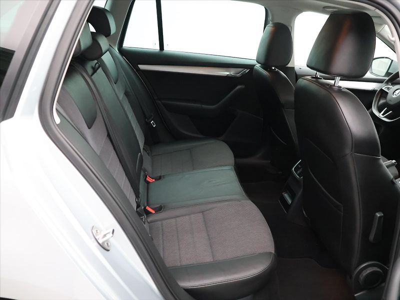 Škoda Octavia 2,0 TDI 110kW DSG Elegance+ - fotka 13 z 30