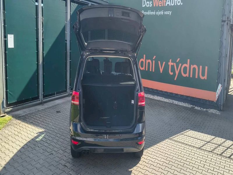 Volkswagen Touran (2023) HIGHLINE 2.0TDI 110KW DSG ZÁRU - fotka 18 z 21
