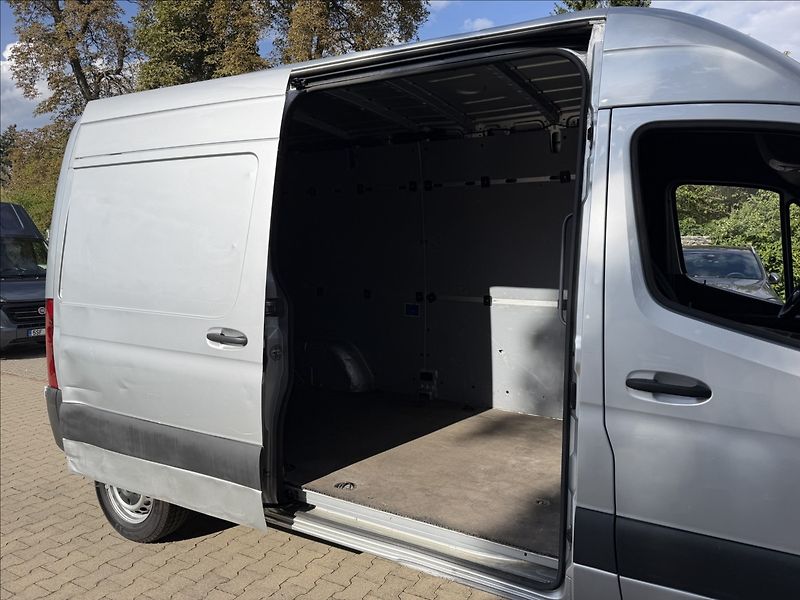 Mercedes-Benz Sprinter 215 CDI L2 Aut. Kamera - fotka 18 z 20