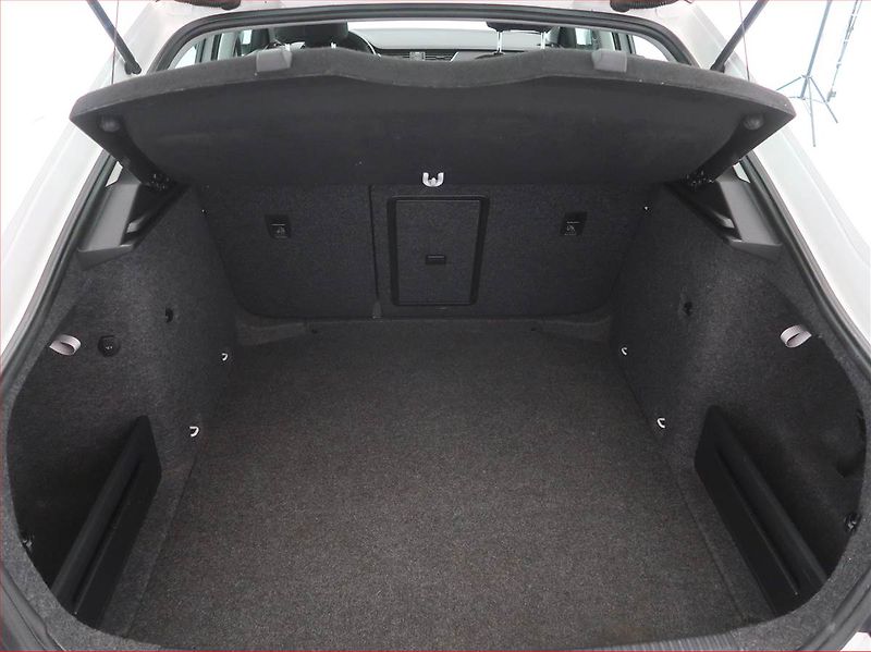 Škoda Octavia (2013) Elegance 1.6 TDI, Serv.kniha - fotka 11 z 15