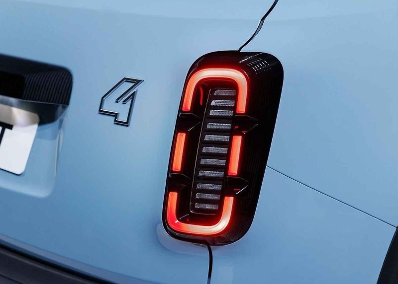 Renault 4 E-Tech je výborně jezdící praktický vůz s dobrým poměrem cena/výkon.