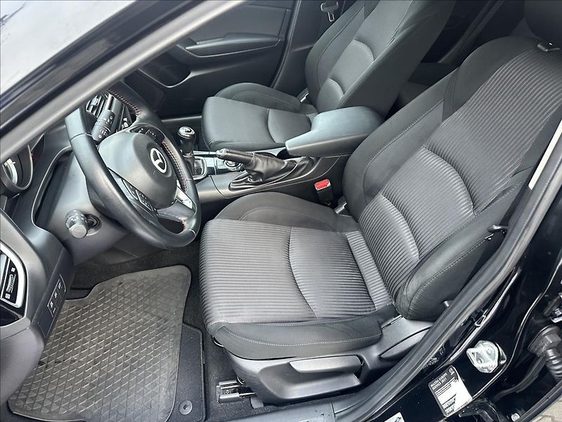 Mazda 3 2,0 121kw G165 TOP - fotka 12 z 22