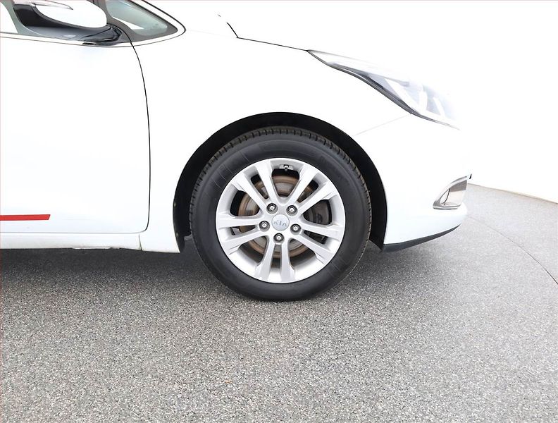 Kia Ceed (2014) 1.6 CRDi, Serv.kniha, nová STK - fotka 19 z 19