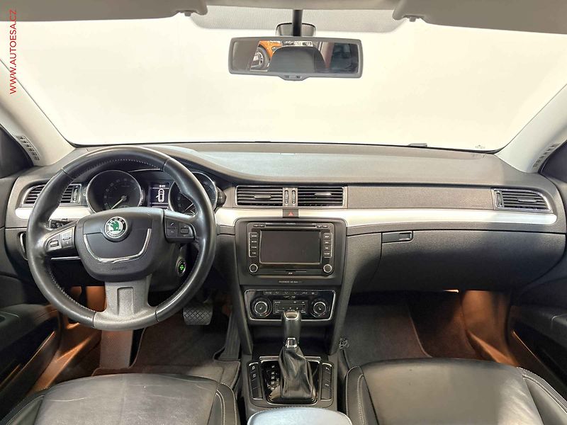 Škoda Superb (2013) 2.0 TDi, Elegance, DSG, +ALU - fotka 8 z 17