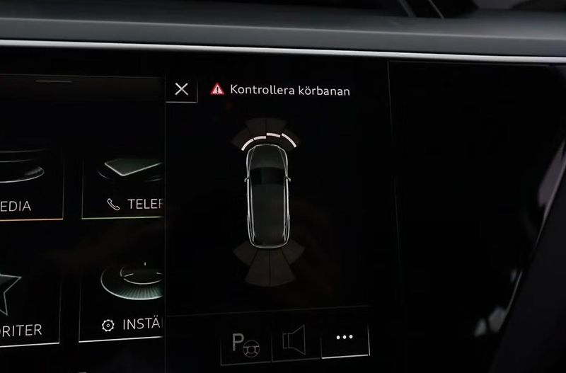 Audi e-tron 55 Q LED Vzduch Auto. Park. - fotka 19 z 19