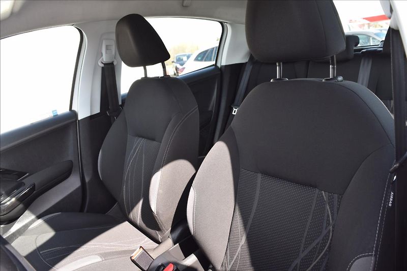 Peugeot 208 1,4 HDi 50KW NÍZKÉ KM KLIMA - fotka 14 z 50