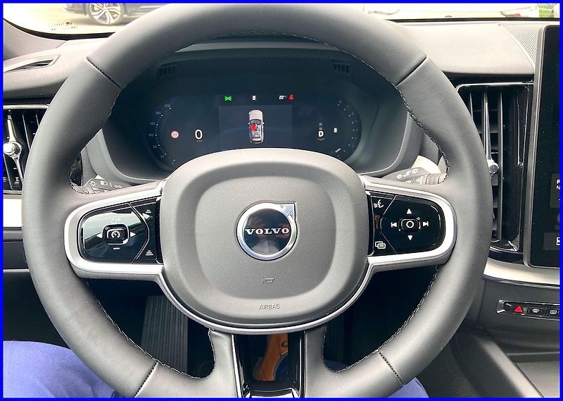 Volvo XC60 (2026) B5 AWD PLUS BR.+4SERVIS/ZÁRUKA - fotka 42 z 43