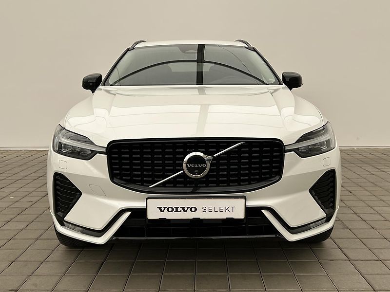 Volvo XC60 2.0  B4 4x4 PLUS  Black - fotka 2 z 30
