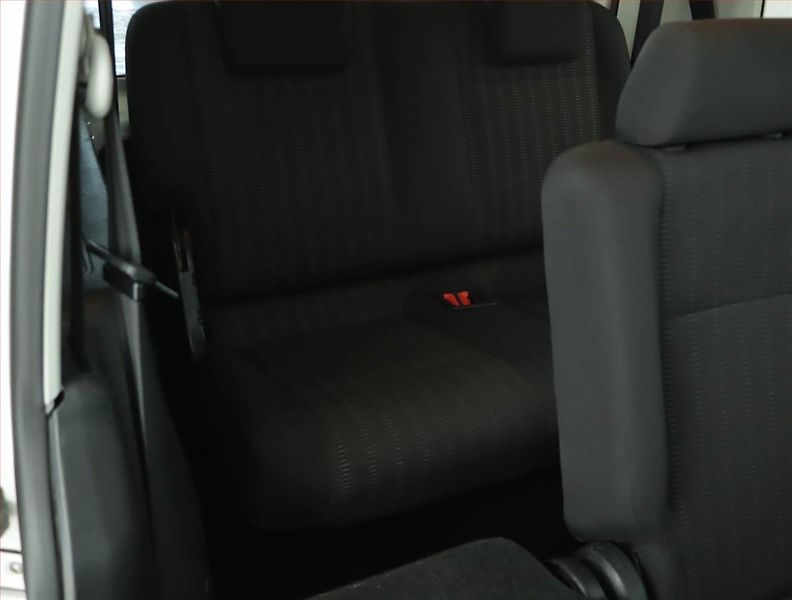 Volkswagen Caddy (2017) 2.0 TDI, 7Míst - fotka 14 z 18
