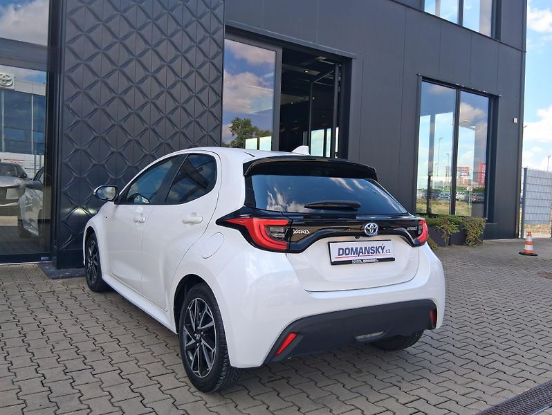 Toyota Yaris COMFORT STYLE 1.5 Hyb. 85 kW - fotka 8 z 27