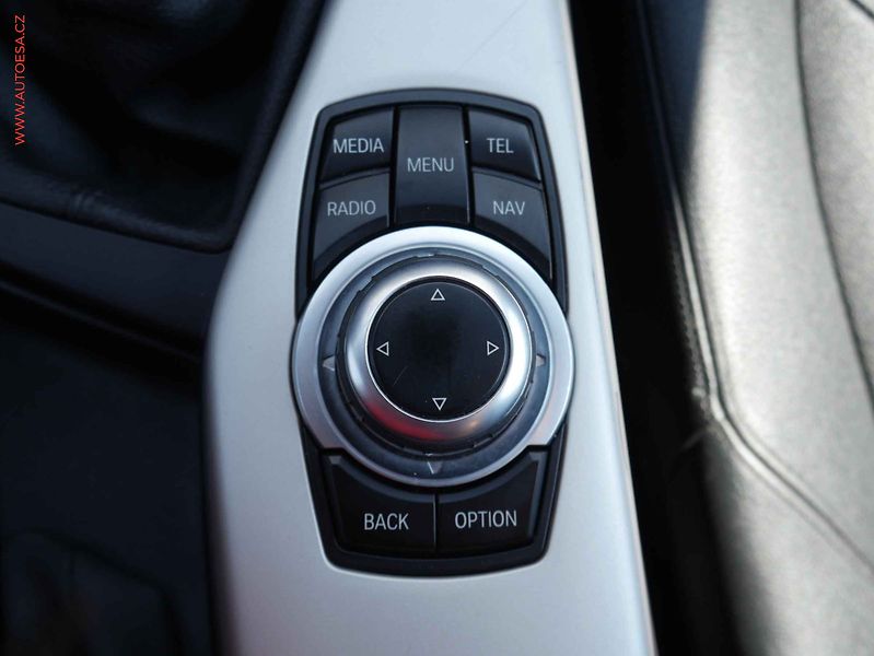 BMW Řada 1 (2015) 1.5D, Navigace, výhřev - fotka 20 z 22