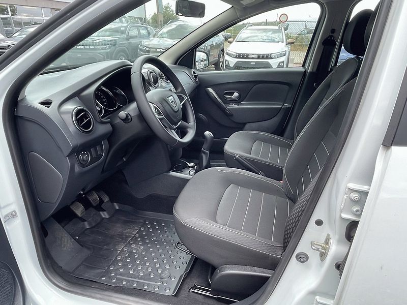 Dacia Sandero (2020) 1.0 TCe,54kW,Klima,ČR - fotka 11 z 28