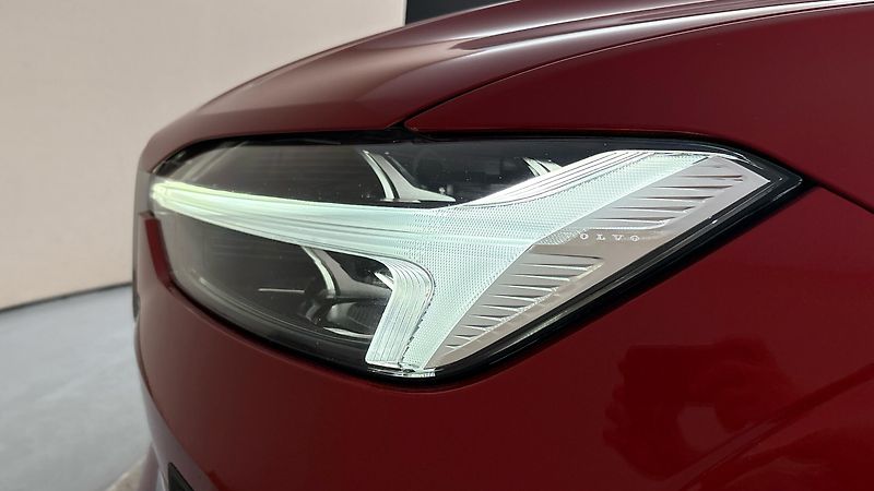 Volvo XC60 2.0 B4 AUT AWD Momentum Pro - fotka 17 z 28