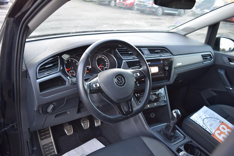 Volkswagen Touran (2021) 1.5TSI 110kw ACTIVE 7 MÍST NAV - fotka 23 z 41