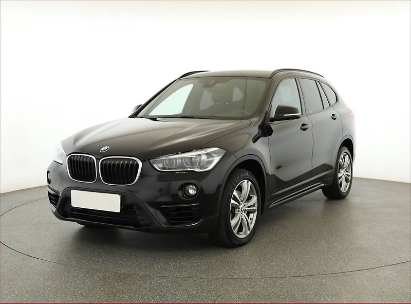 BMW X1 (2019) sDrive18i, Automat, Serv.kniha - fotka 2 z 20