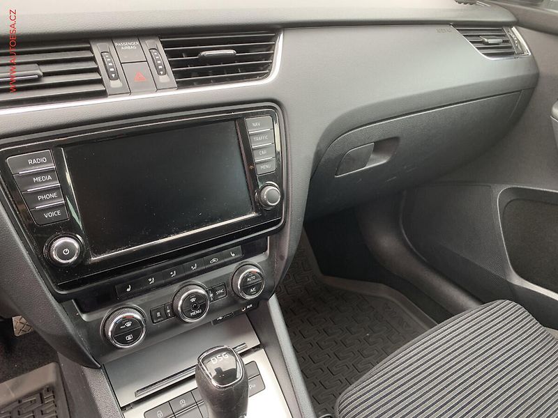 Škoda Octavia (2015) 1.6 TDi, ČR, DSG, panor - fotka 14 z 21