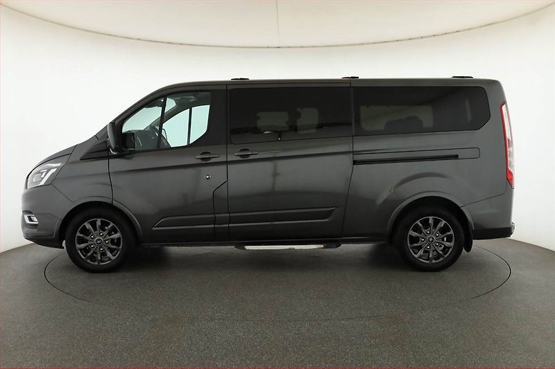 Ford Tourneo Custom (2018) Titanium 2.0 EcoBlue, ČR, DPH - fotka 3 z 16