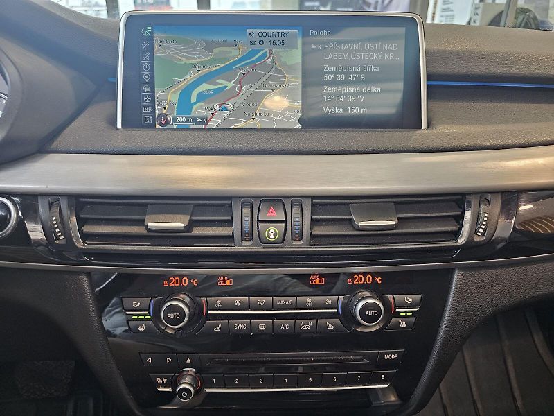 BMW X5 xDrive30d - fotka 20 z 23