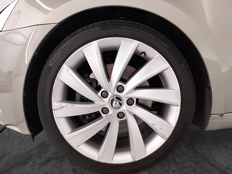 Škoda Octavia (2017) Laurin&Klement 1.8 TSI, 4X4 - fotka 15 z 25