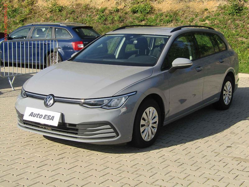 Volkswagen Golf (2021) 1.0TSi, 1.maj, LED, navi - fotka 3 z 17