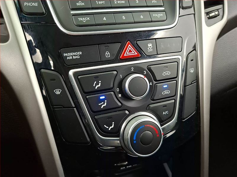 Hyundai i30 (2015) 1.6 MPI, Tempomat - fotka 15 z 17
