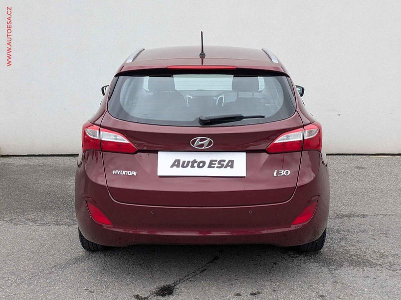 Hyundai i30 (2015) 1.6 GDi, ČR, AC, temp - fotka 5 z 14