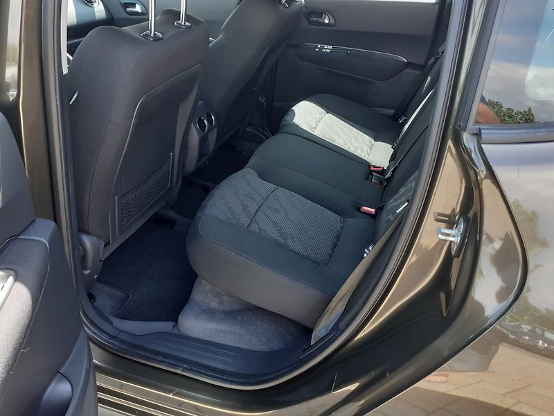 Peugeot 3008 (2010) 1.6 i 88 kW - fotka 16 z 26