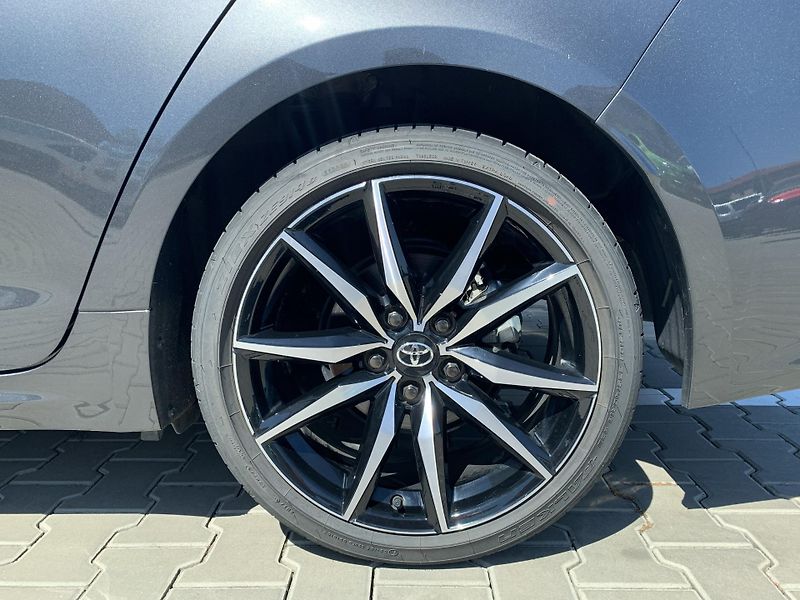 Toyota Corolla SD GR SPORT DYNAMIC 1.8 HEV AT - fotka 30 z 35