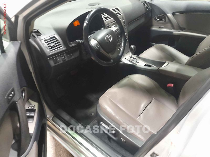 Toyota Avensis (2011) 2.2, 2.maj,ČR, AT, xenon - fotka 3 z 3