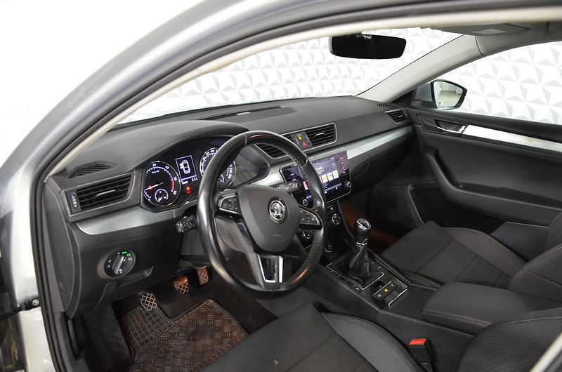 Škoda Superb (2018) 2.0TDi 110kw Ambition - fotka 9 z 18