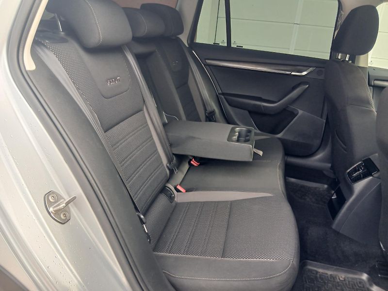 Škoda Octavia 2.0 TDi SCOUT 1.MAJ ČR - fotka 15 z 38
