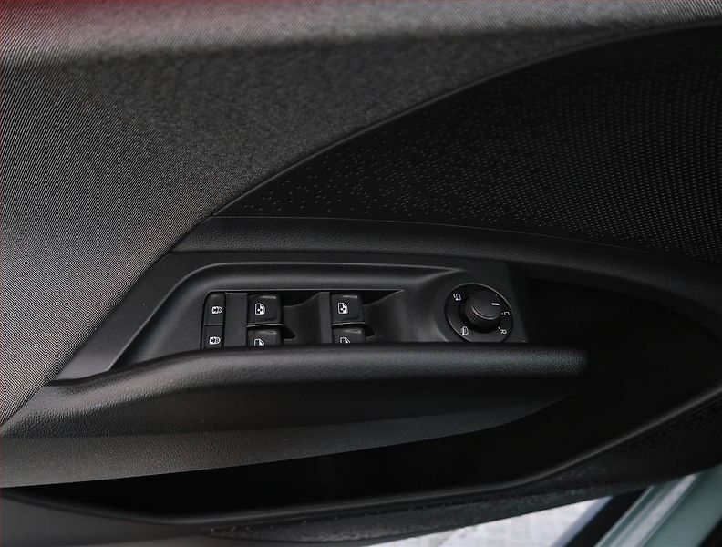 Škoda Enyaq (2023) iV 60 (62 kWh), SoH 92% - fotka 31 z 33