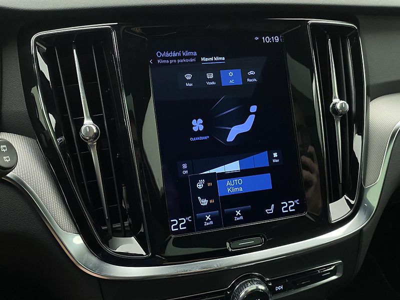 Volvo V60 T8 AWD RECHARGE R-DESIGN AUT - fotka 43 z 52