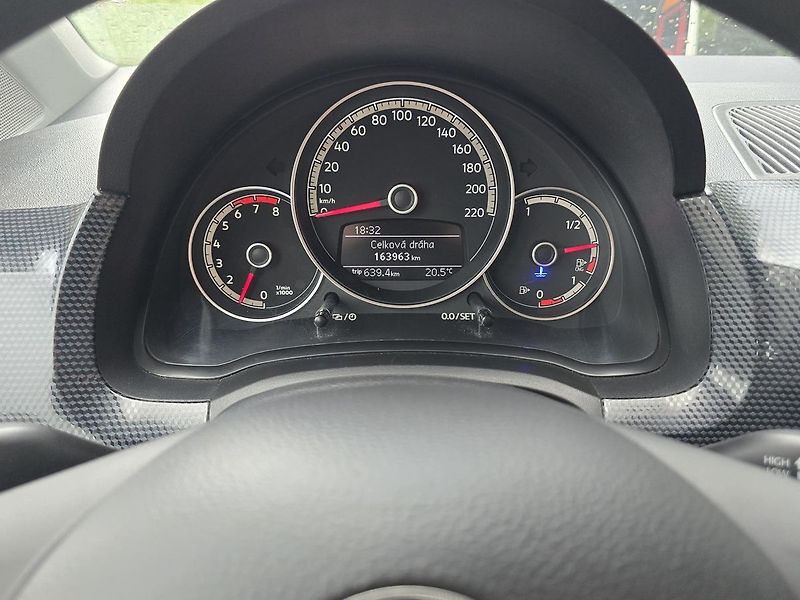 Volkswagen up! CNG KAMERA + DIGIKLIMA ČR - fotka 20 z 28