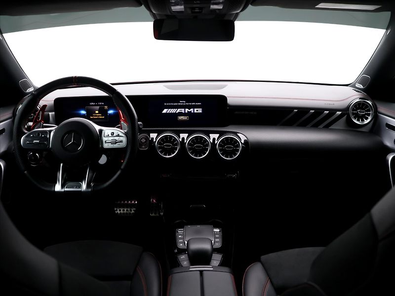 Mercedes-Benz CLA 2,0 35 AMG 225kW 4MATIC CZ - fotka 39 z 46