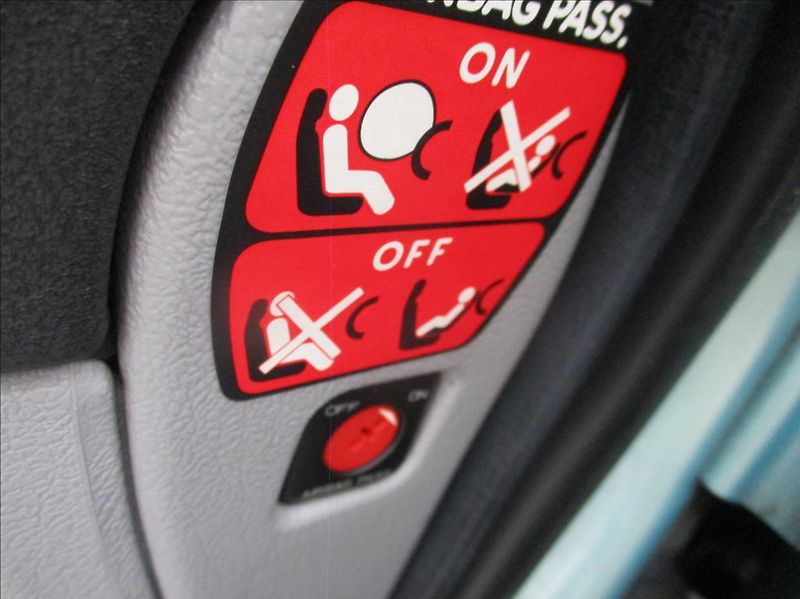 Citroën Xsara Picasso 1,6 i, klima, servis, tažné, - fotka 11 z 35