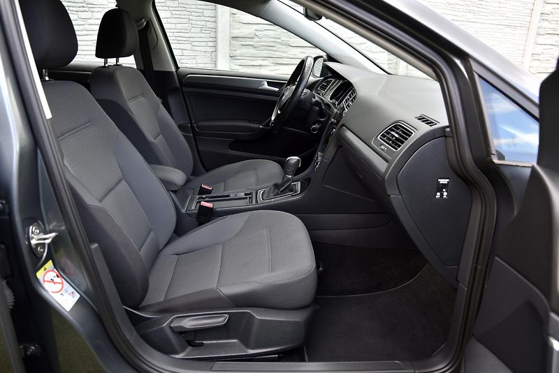 Volkswagen Golf 1.6 TDi CR DSG COMFORTLINE,NAV - fotka 42 z 50
