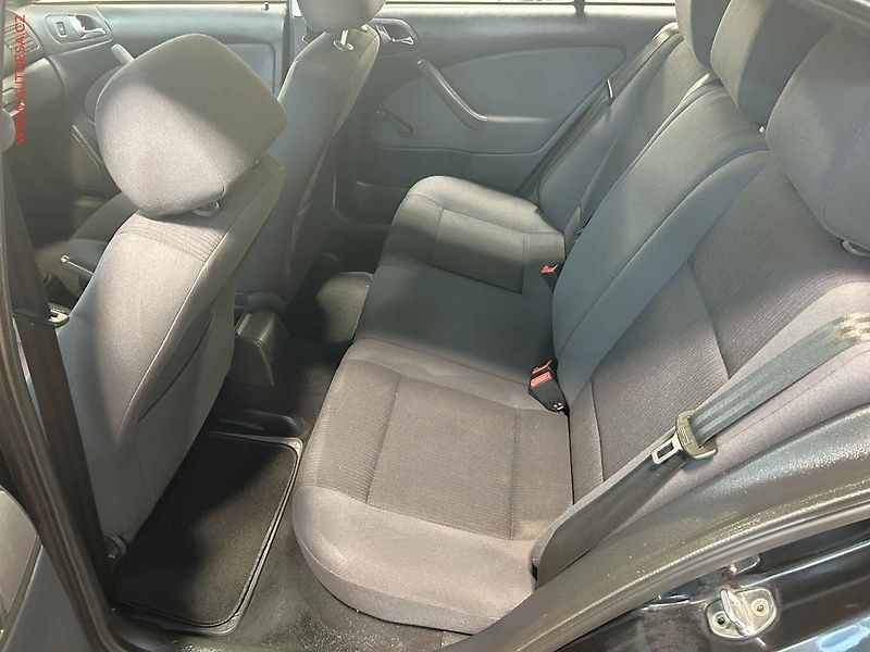 Škoda Octavia (2010) 1.6 MPi, ČR, Tour, AC - fotka 10 z 14
